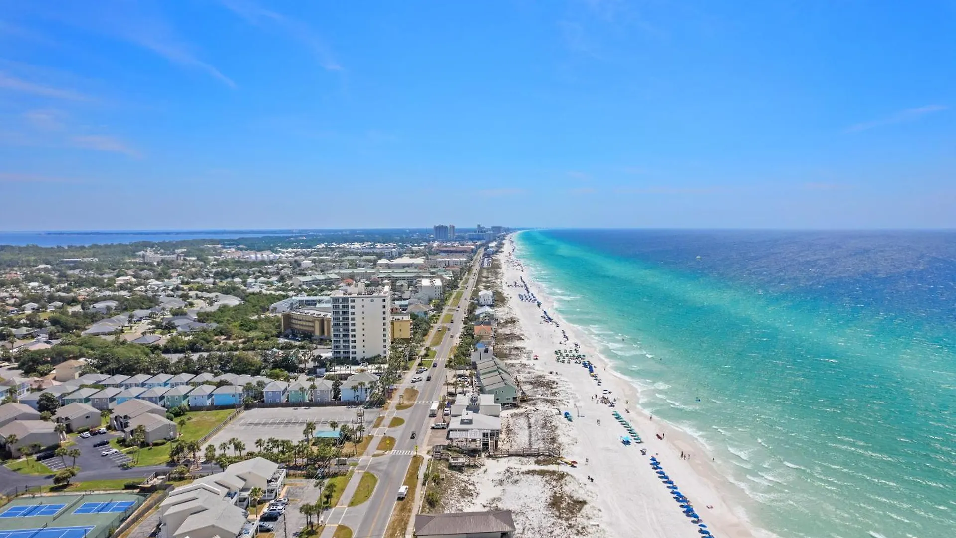 Beach Escape, King Suite, Ocean Views, Pet Friendly Destin Holiday home