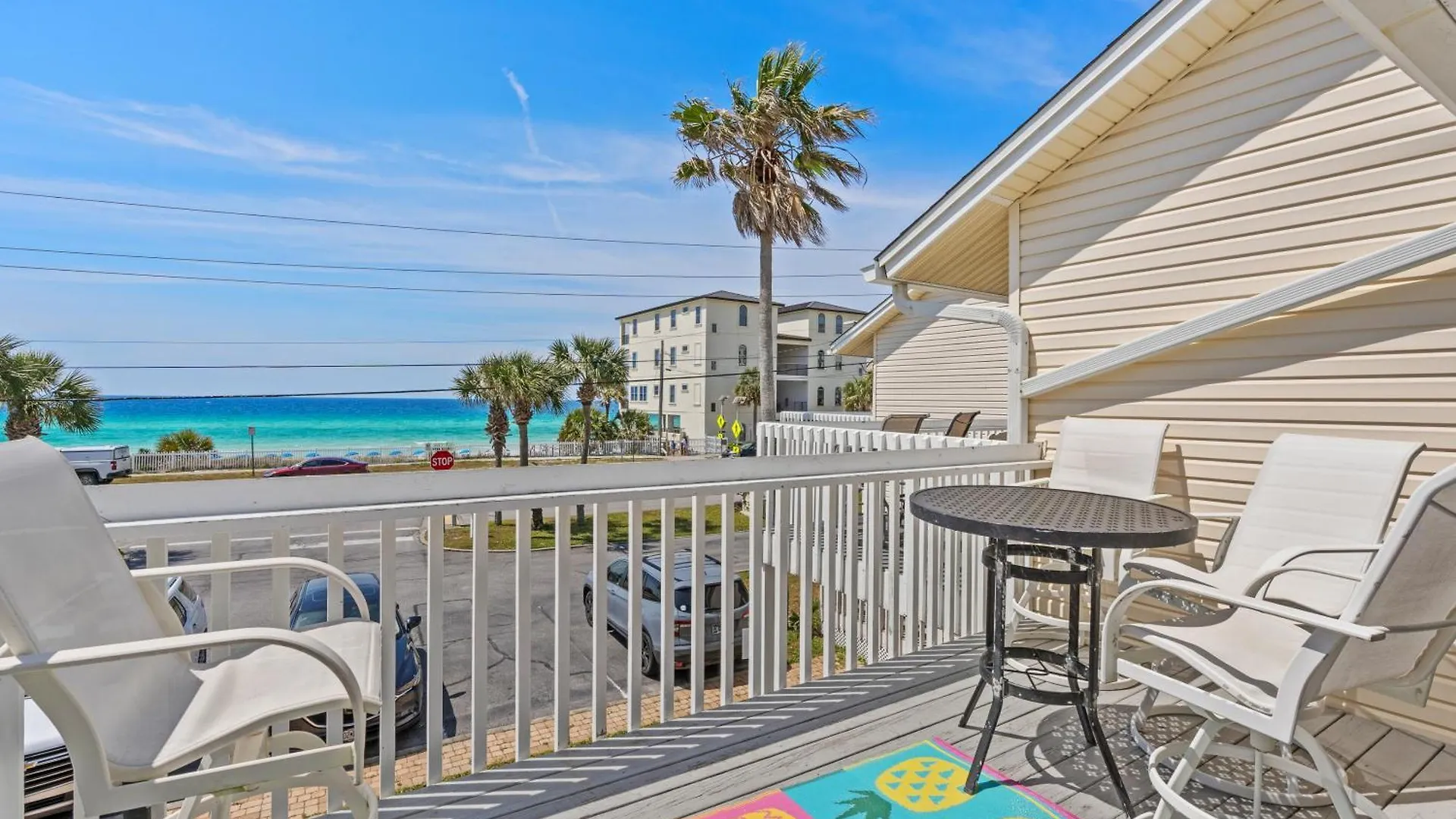 Beach Escape, King Suite, Ocean Views, Pet Friendly location
